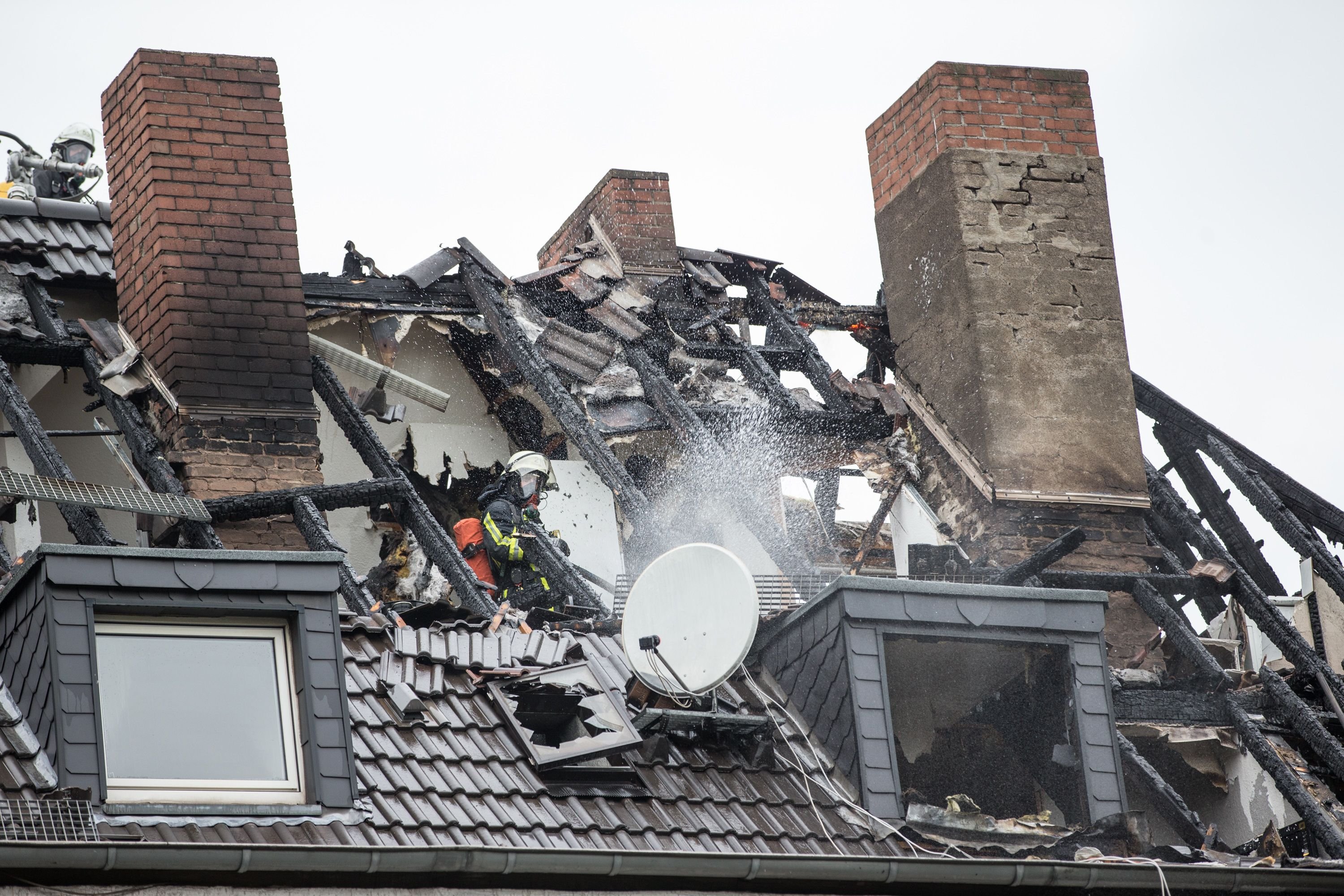 Bei einem Hausbrand in Duisburg starb eine Mutter mit ihren zwei Söhnen.