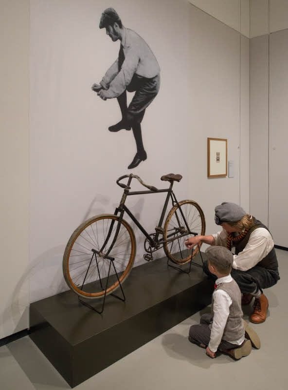 Fahrrad der Marke Cleveland Ohio: Mit so einem Gefährt war Lyonel Feininger unterwegs. Noch mit Holzfelgen, aber schon luftbereift.