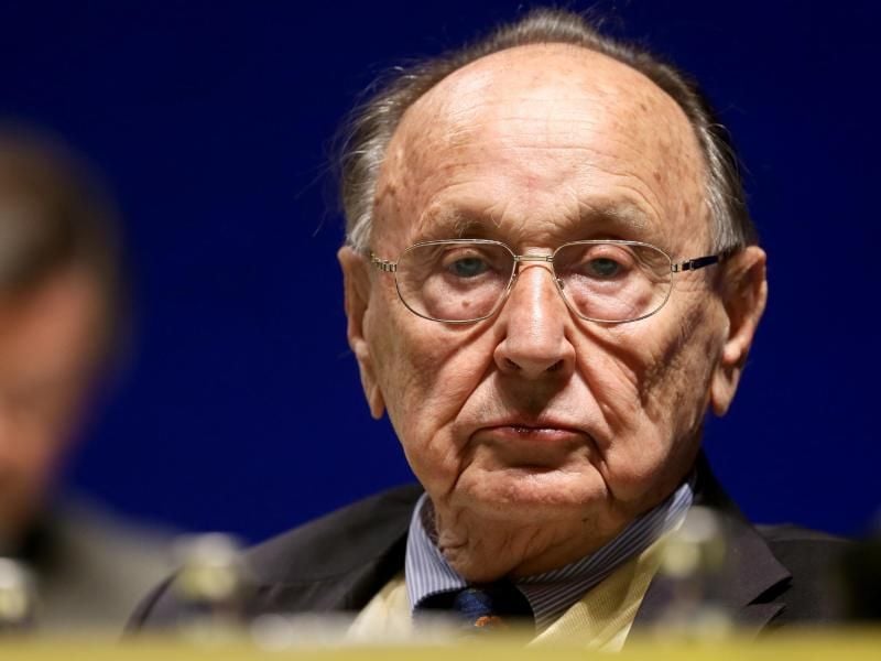 Der ehemalige Bundesaußenminister und FDP-Ehrenvorsitzende Hans-Dietrich Genscher wurde im In- und Ausland für seine Verdienste gewürdigt. Foto: Daniel Karmann/Archiv