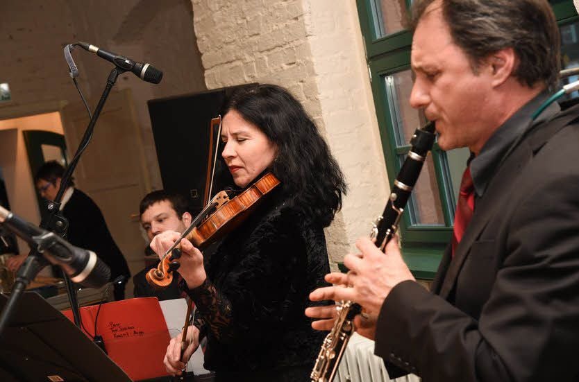 Hat Klezmer-Musik im Gepäck: Das Trio „Saviano“.