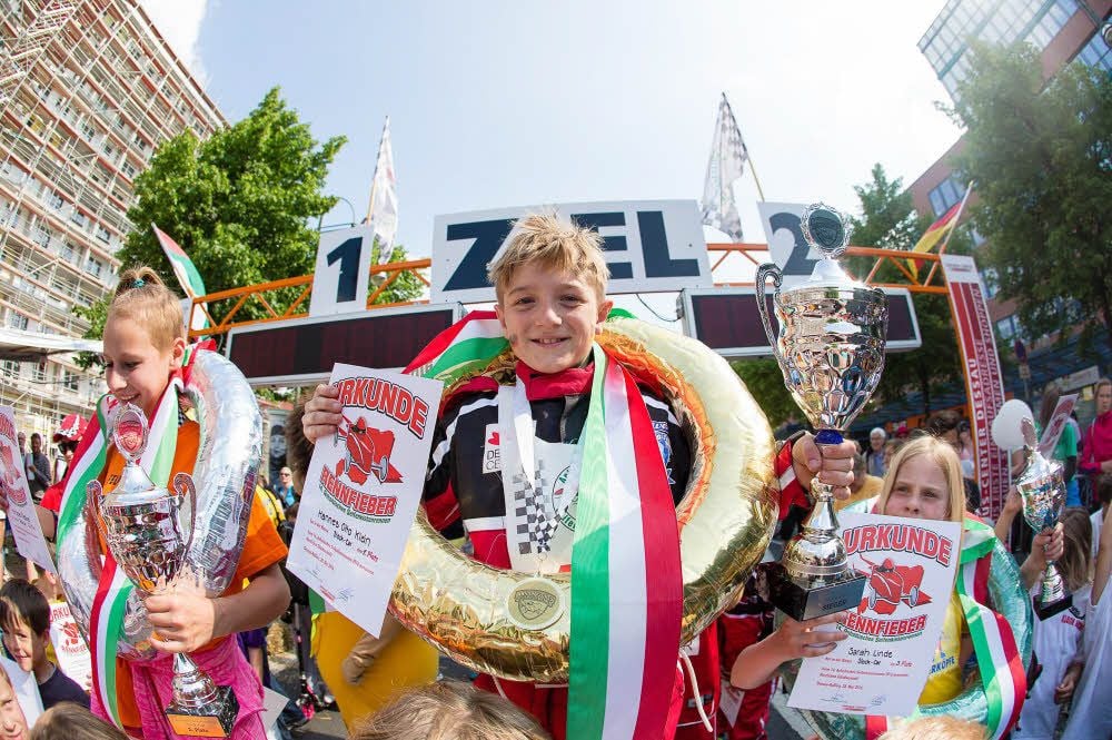 So sehen die stolzen Sieger aus: Hannes Otto Klein (li.) und Julian Samberg gewannen die Einzelwettbewerbe.