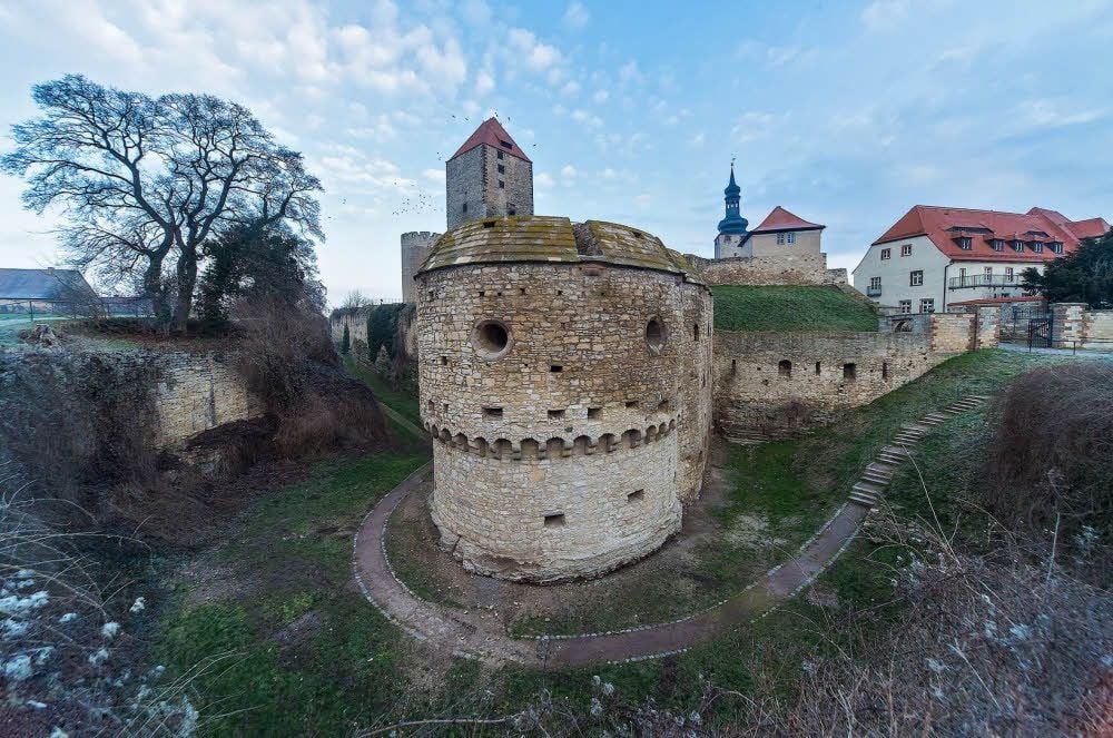 Die Südbastion der Burg Querfurt wurde umfassend saniert, weil das Dach undicht war. Im August soll hier auch Theater geboten werden.