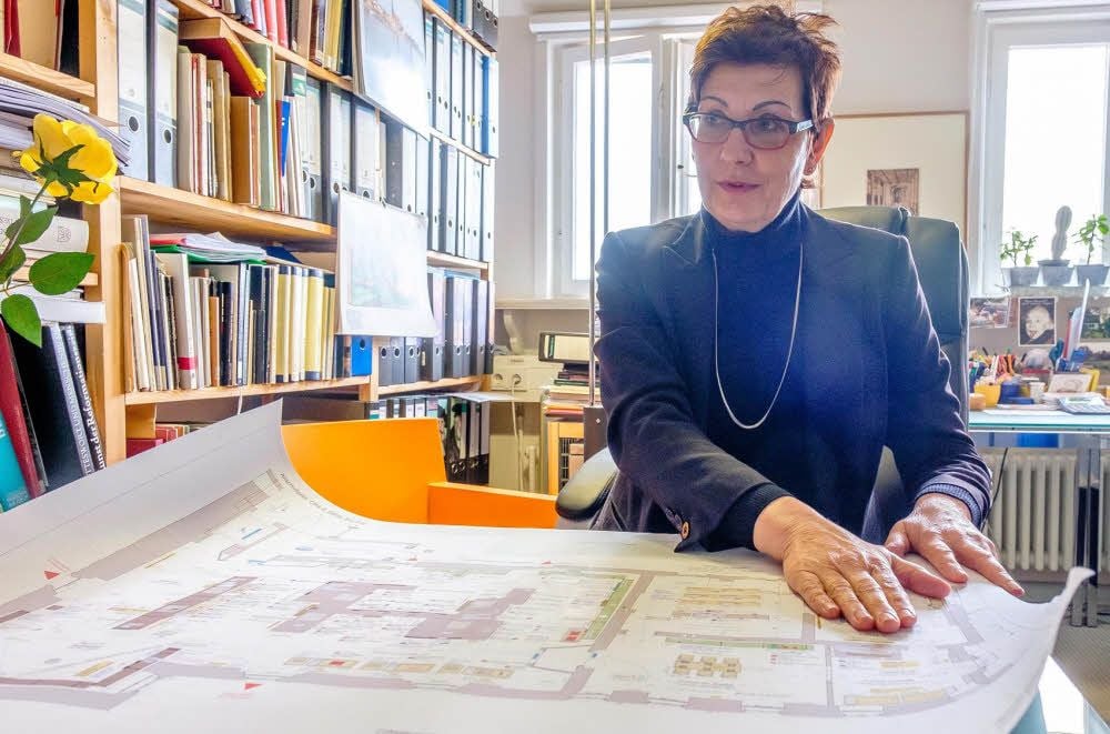 Jutta Strehle kuratiert die Sonderausstellung „Martin Luther. Sein Leben in Bildern“ im Augusteum. Auf dem Papier ist schon alles klar.