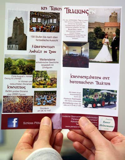 Der neue Flyer kommt bei den Schlossgästen gut an.