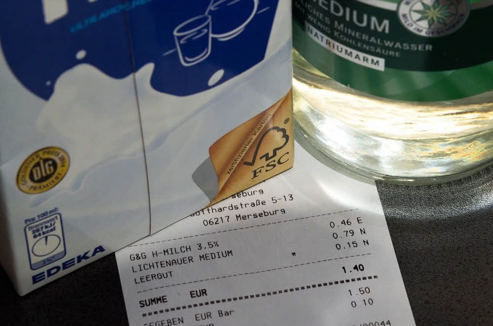 So groß sind die Unterschiede: Ein Liter Wasser kostet 33 Cent mehr als ein Liter Milch.