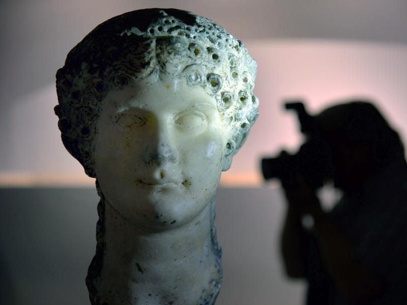 Eine Büste von Agrippina der Jüngeren - der Mutter des römisches Kaisers Nero. Das Exponat ist eines von insgesamt mehr als 700 Stücken der Ausstellung «Nero - Kaiser, Künstler und Tyrann». Foto: Harald Tittel