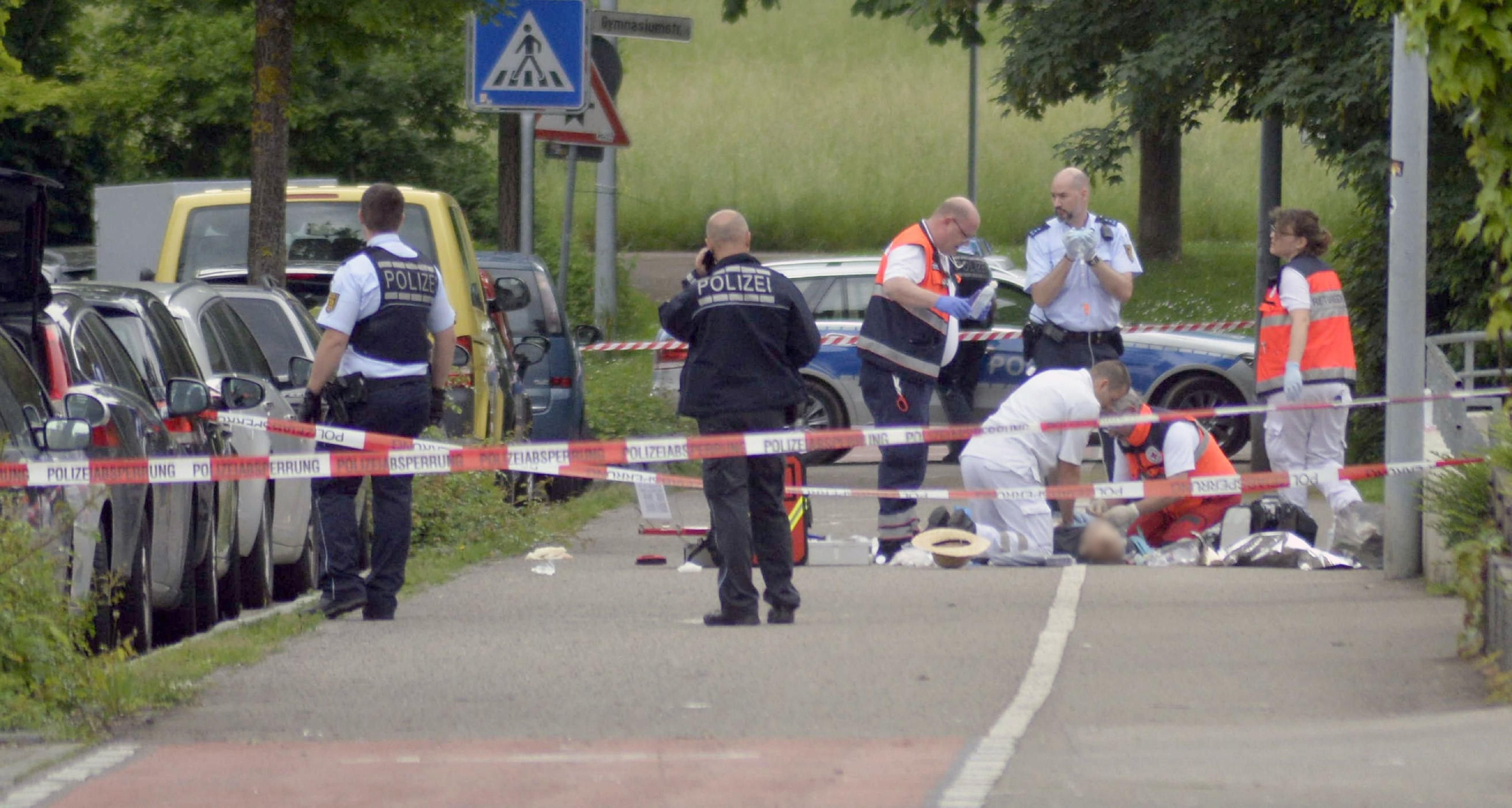Die Polizei hat in Filderstadt einen Mann erschossen, der bewaffnet auf die Beamten losgestürmt sein soll.