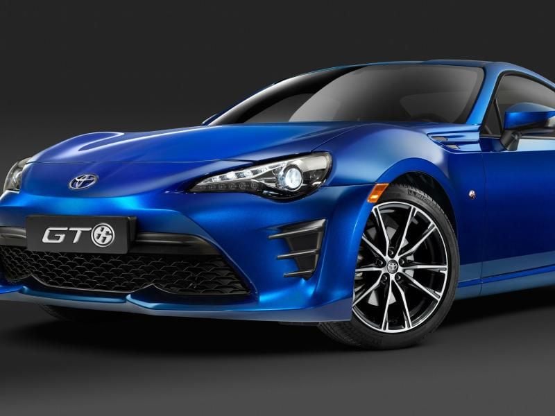 Kleine Auffrischung: Toyota verpasste dem GT86 ein optisches Facelift und stimmte das Fahrwerk neu ab. Die Preise sollen in etwa auf jetzigem Niveau bleiben. Foto: Toyota