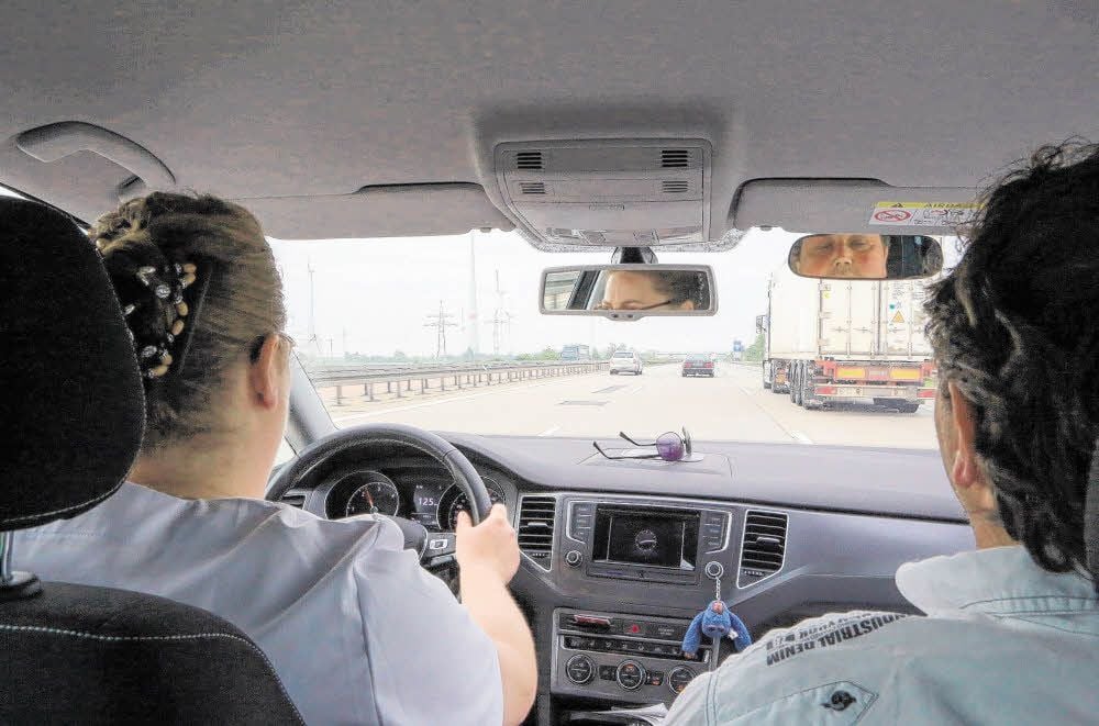 Die Autobahnfahrt hat Katrin Lenkert bravourös gemeistert.