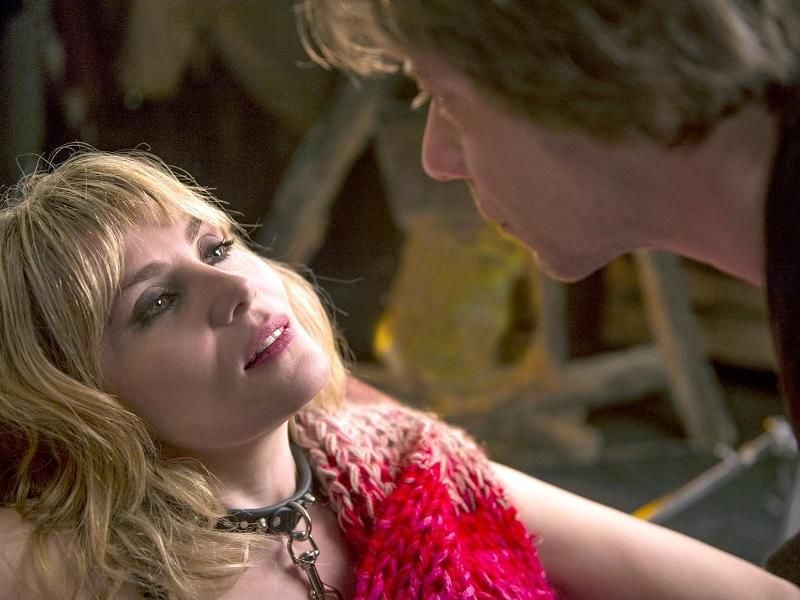 Zwischen Vanda (Emmanuelle Seigner) und Thomas (Mathieu Amalric) entwickelt sich ein intensives Spiel. Foto: ARTE