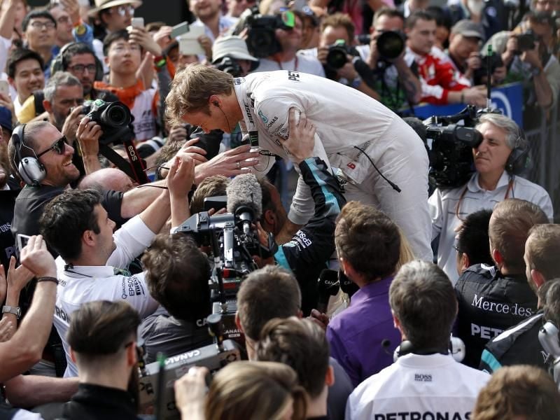 Nico Rosberg bedankte sich nach dem Rennen bei seinem Mercedes-Team. Foto: Lynn Bo Bo