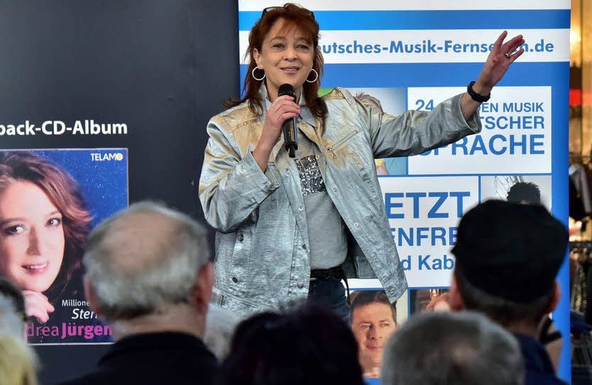 Schlagersängerin Andrea Jürgens in Leißling: Schlagersängerin Andrea Jürgens  in Leißling: Trotz Erkältung auf der Bühne