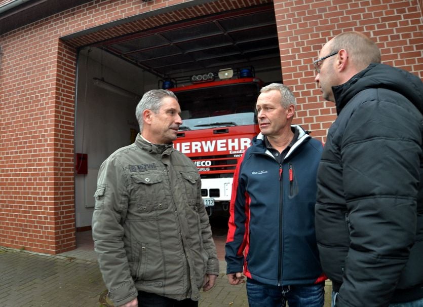 Matthias Mörstedt (r.) im Gespräch mit Stadtrat Ralf Klar und Ortsbürgermeister Olaf Seidensticker