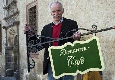 Meinolf Schultebraucks hat keinen geeigneten Pächter für sein "Dom-Café" gefunden. Nun geht es in Eigenregie weiter.