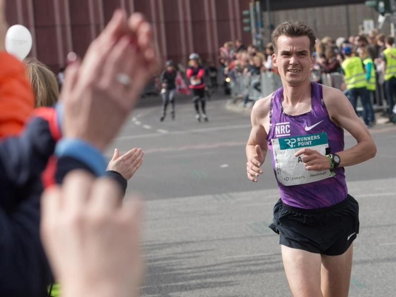 Arne Gabius auf dem Weg ins Ziel. Foto: Jörg Carstensen