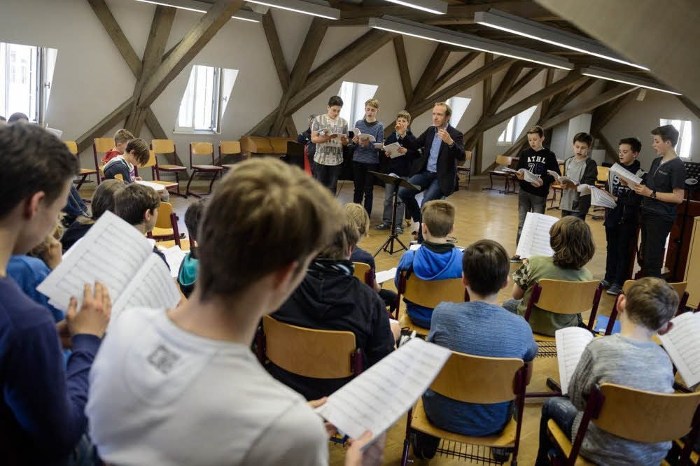 Höchste Konzentration: Unter Leitung von Clemens Flämig probt der Stadtsingechor im Chorhaus der Franckeschen Stiftungen.