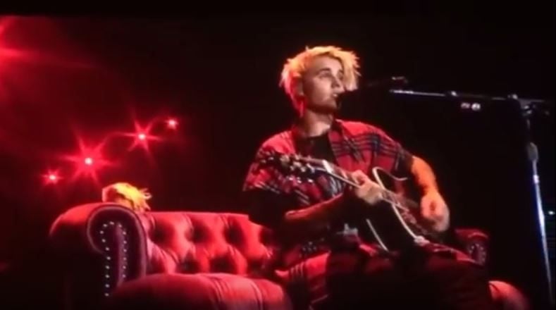 Justin Bieber versuchte sich bei einem Konzert in Seattle als Abbild der Grunge-Ikone Kurt Cobain.
