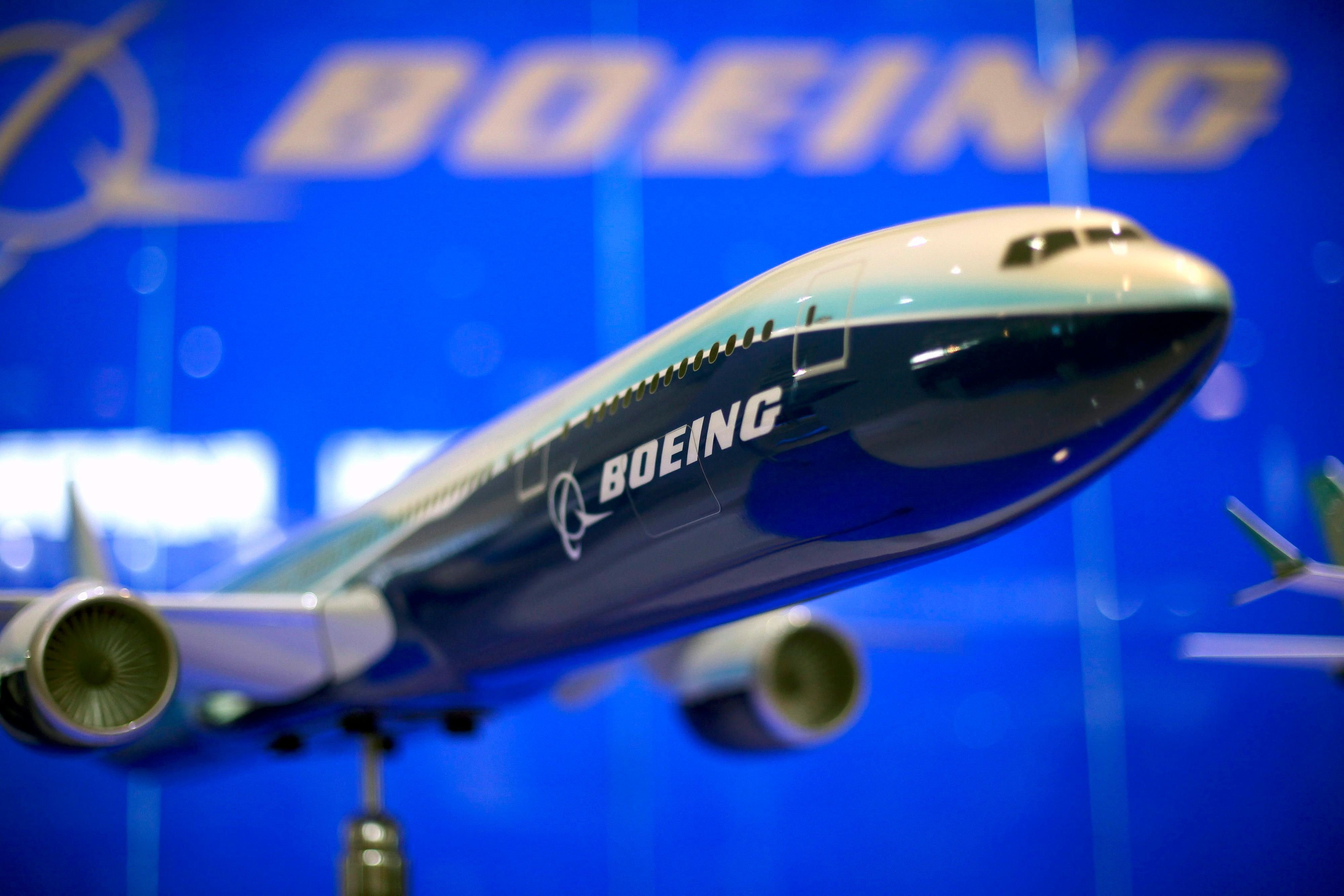 Der Flugzeugbauer Boeing will Tausende Stellen streichen.