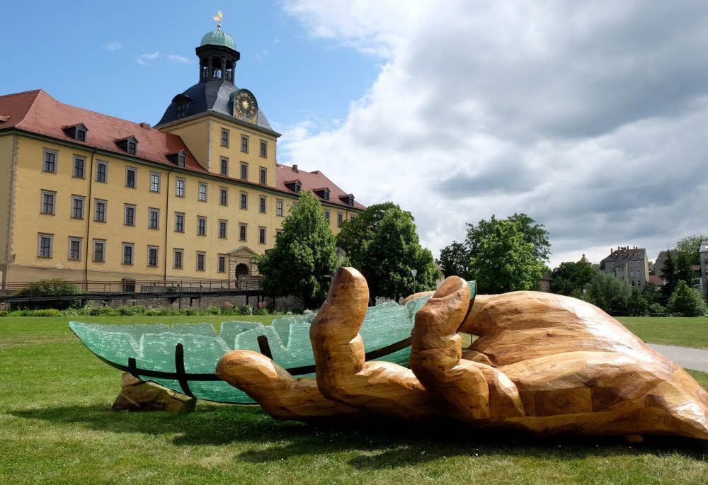 Die Glasarche im Schlosspark Moritzburg in Zeitz.