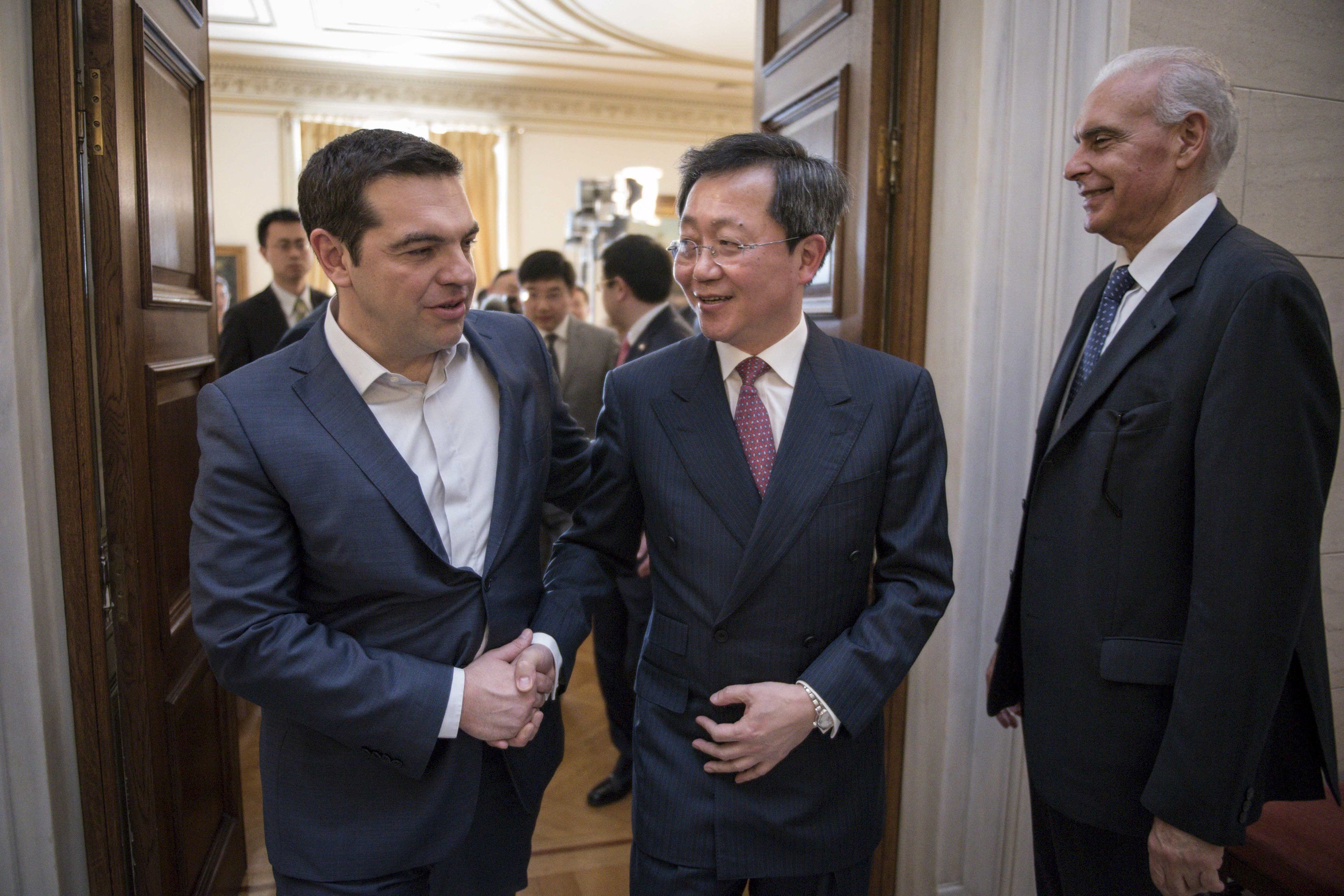 Grischenlands Premier Tsipras und Cosco-Vorsitzender Xu Lirong.