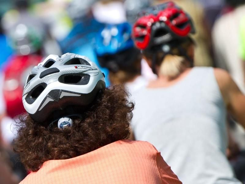 Eine leicht nach vorne gebeugte Haltung ist für Fahrradfahrer am rückenschonendsten. Foto: Daniel Bockwoldt