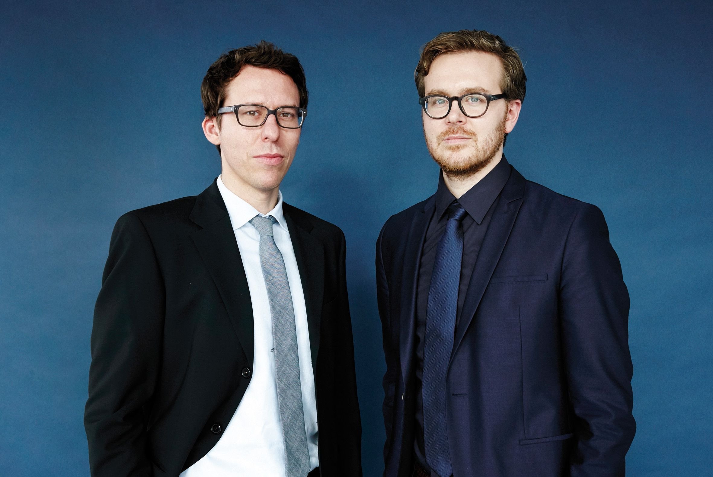 Die Journalisten Bastian Obermayer (l.) und Frederik Obermaier widmen sich im Buch "Panama Papers" dem Skandal um das weltweit verzweigte Netz aus Briefkastenfirmen.