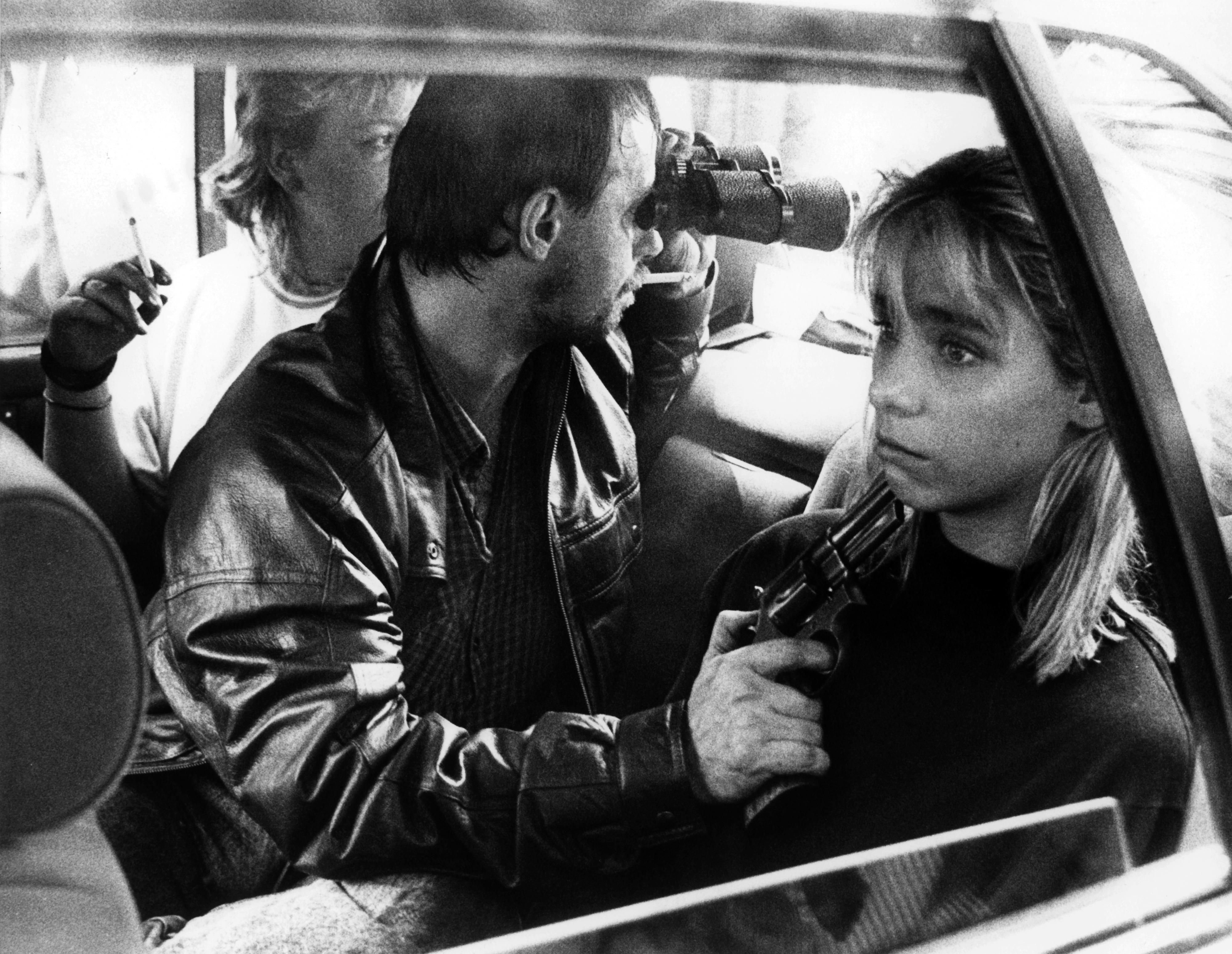 Dieter Degowski bedroht am 18.08.1988 in Köln die Geisel Silke Bischoff mit einer Waffe