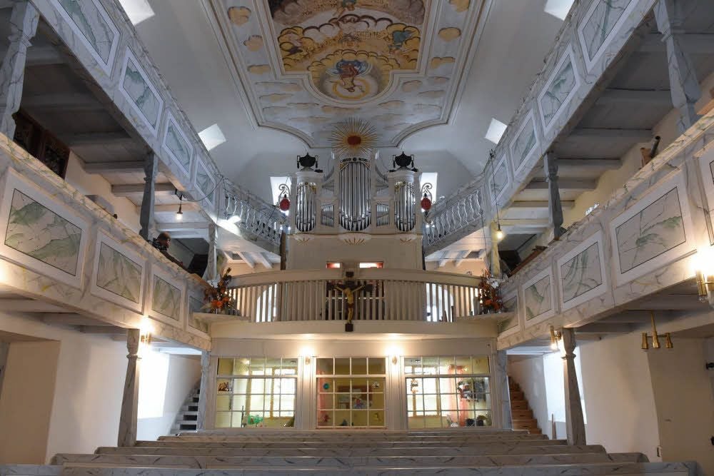 Eine Ansicht, die staunen lässt: Die Orgel in der Kirche Schellsitz strahlt nach einer Restaurierung in neuem Glanz.