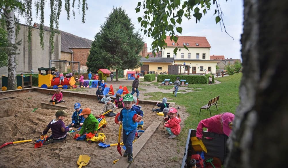 Die Kinder in der ältesten Kita Deutschlands haben auf ihrem Gelände viel Platz zum Spielen und Toben.