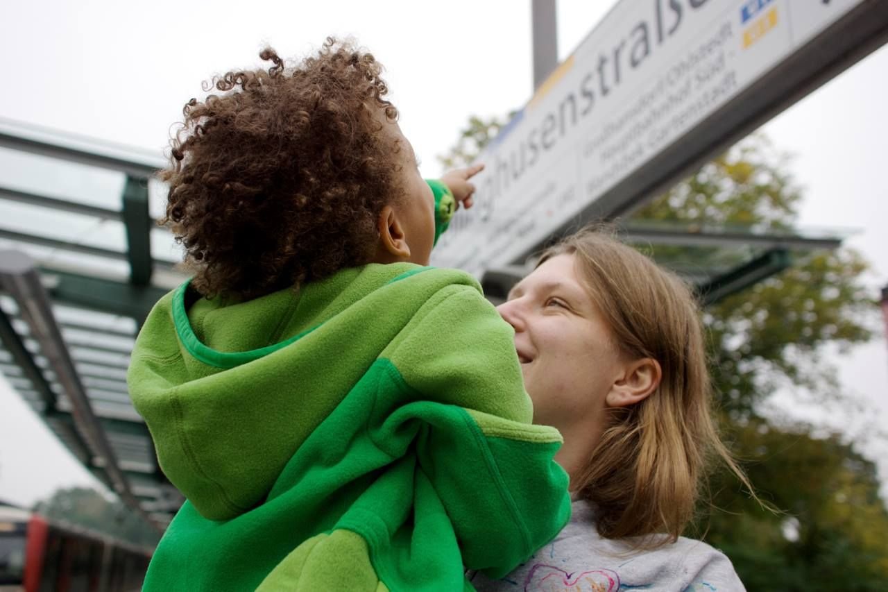 „Die Hautfarbe meines Sohnes sollte einfach gar kein Thema mehr sein“, fordert Sarah Wiedenhöft.
