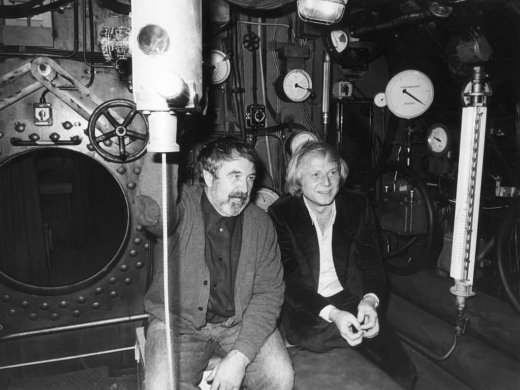 Wolfgang Petersen und Lothar-Günther Buchheim in dem original nachgebauten U-Boot für den Film „Das Boot”. Foto: Istvan Bajzat