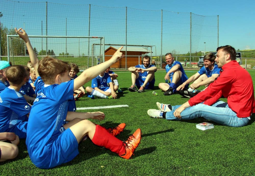 Fragestunde im Friesenstadion: Fußballprofi Carsten Kammlott hatte auf (fast) jede Frage eine Antwort parat.