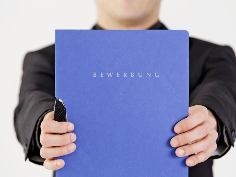 Bewerber, die eine Absage erhalten, sollten beim Unternehmen nachhaken, warum sie abgelehnt wurden. Foto: Monique Wüstenhagen