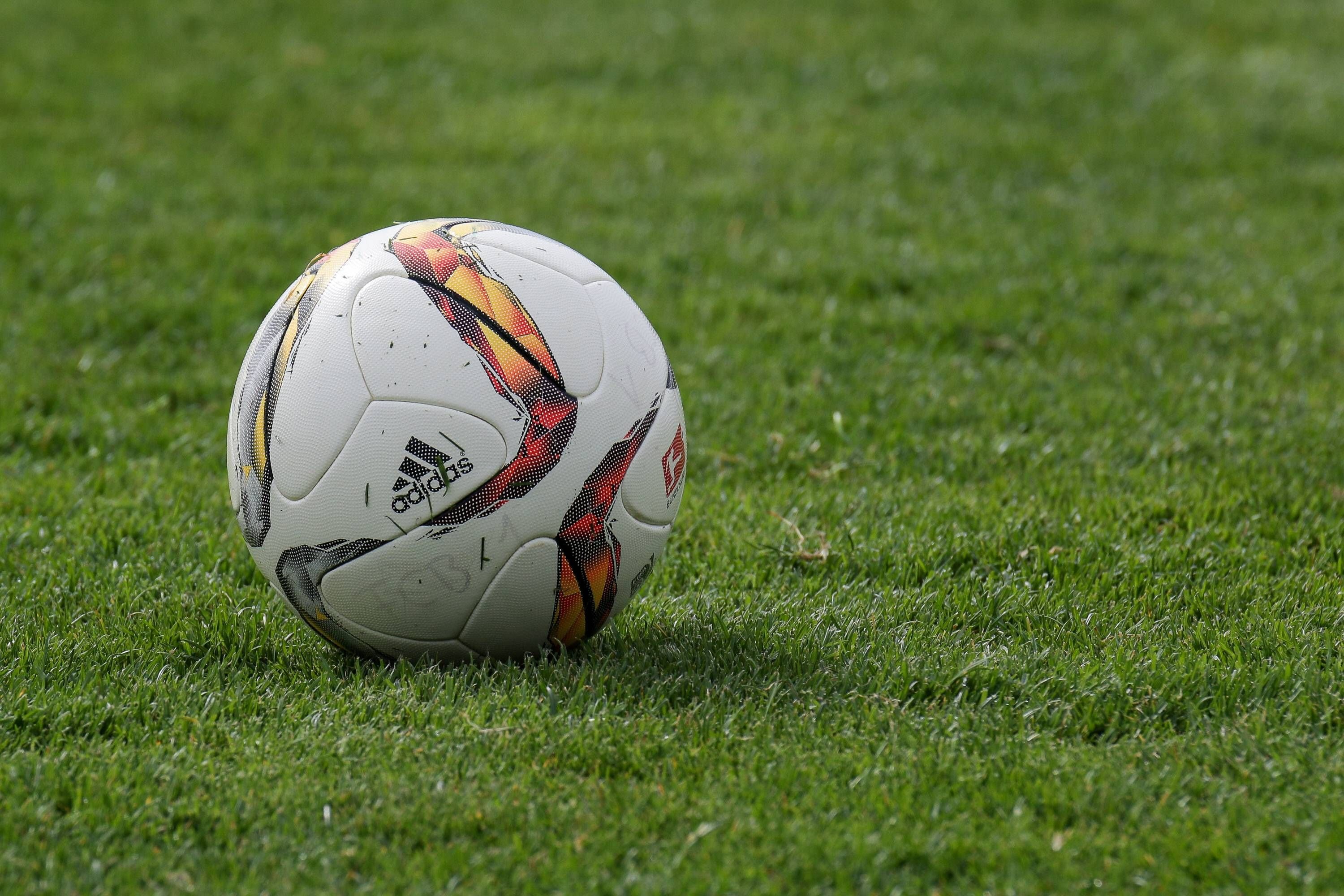 Ein Fußball