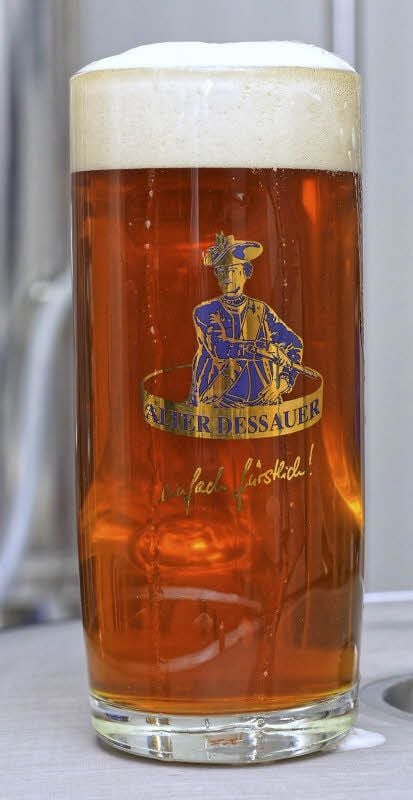 Prost! Das Brauer-Zwickel wird ausgeschenkt.