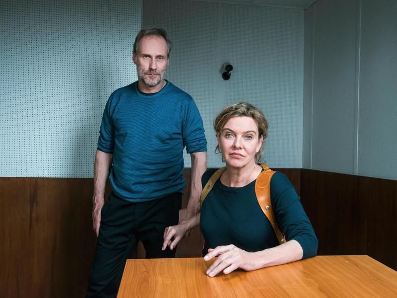 Die Kommissarin Anna Janneke (Margarita Broich) und ihr Kollege Paul Brix (Wolfram Koch) ermitteln in Frankfurt. Foto: Bettina Müller/HR