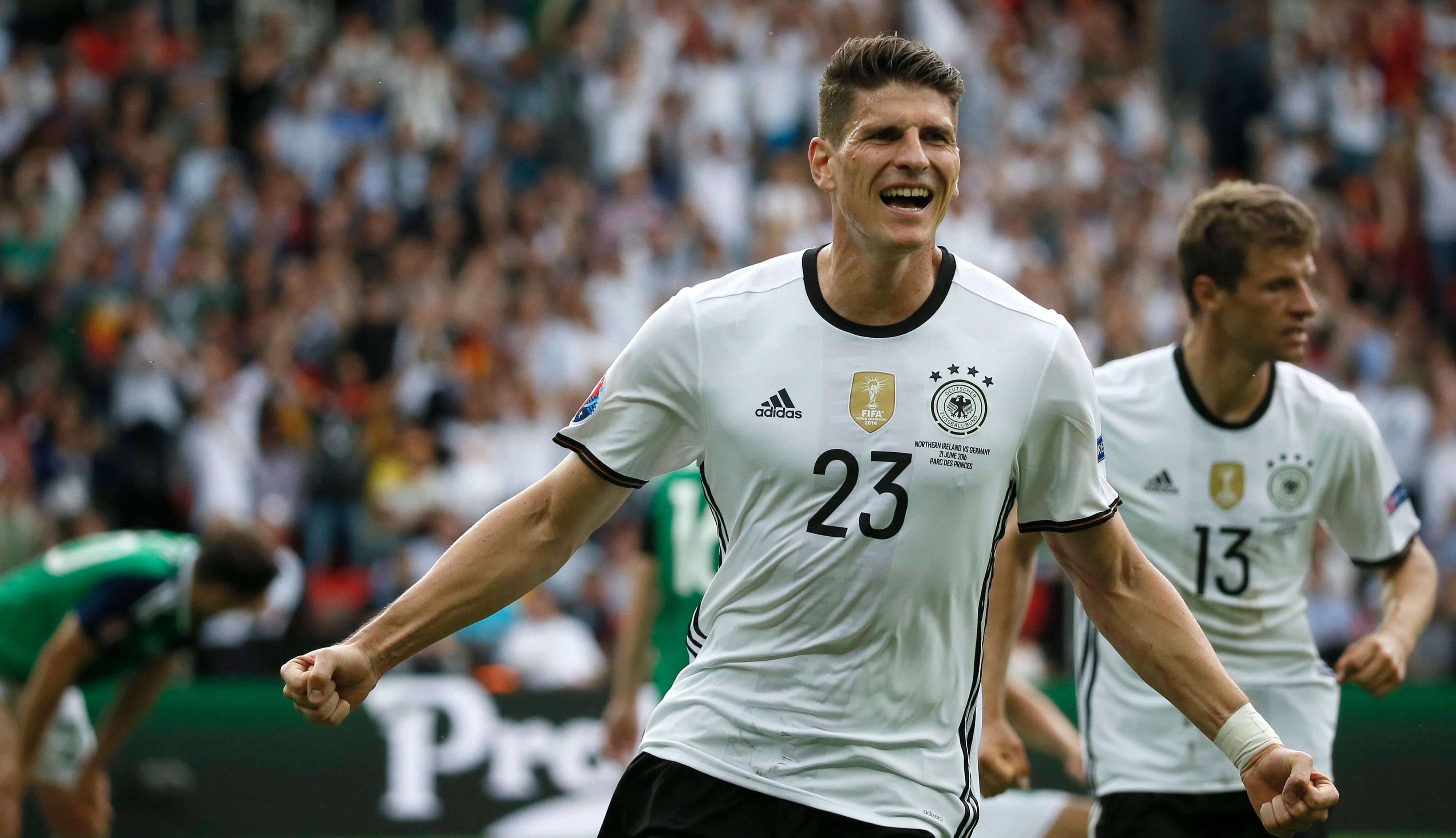 Mit seinem Treffer gegen Nordirland machte Mario Gomez den Gruppensieg für den Weltmeister perfekt.