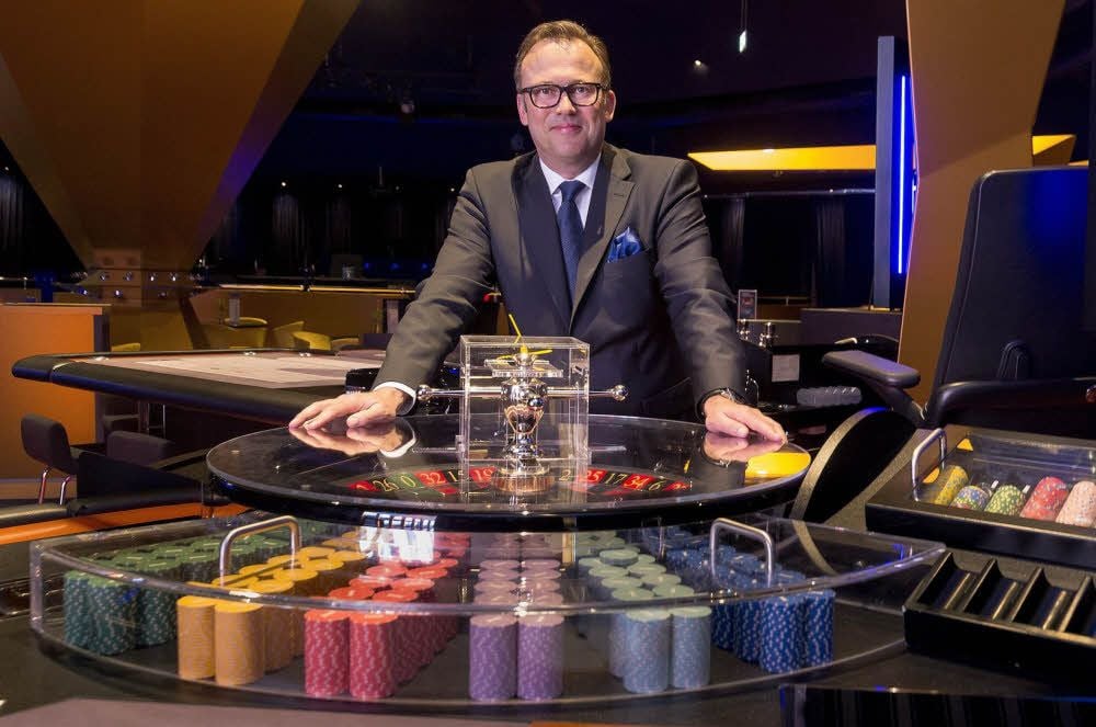 Der Günthersdorfer Spielbank-Direktor Marcus Brandenburg sieht die Merkur-Spielbanken auf Expansionskurs und übt Kritik am Pleite-Investor.