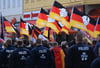 eilnehmer der Demonstration des Vereins "Gemeinsam-Stark Deutschland" ziehen mit Fahnen durch Magdeburg. (Symbolbild)