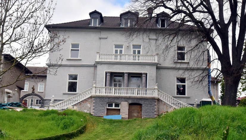 Die Stadtvilla ist ein imposantes Gebäude. In den kommenden Monaten soll hier ein Zuhause für zwölf Kinder- und Jugendliche entstehen.