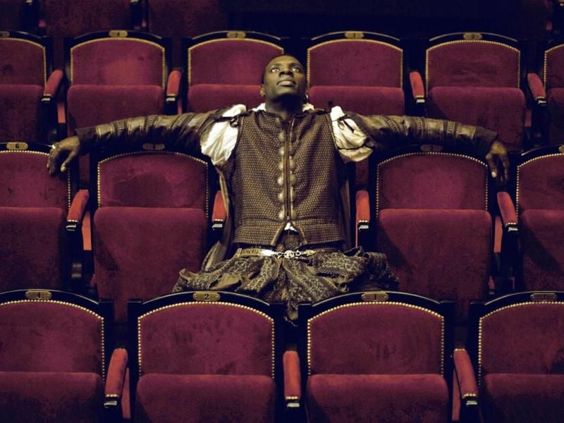 Vom armen Schlucker zum vermögenden Dandy: Monsieur Chocolat (Omar Sy). Foto: Julian Torres/DCM