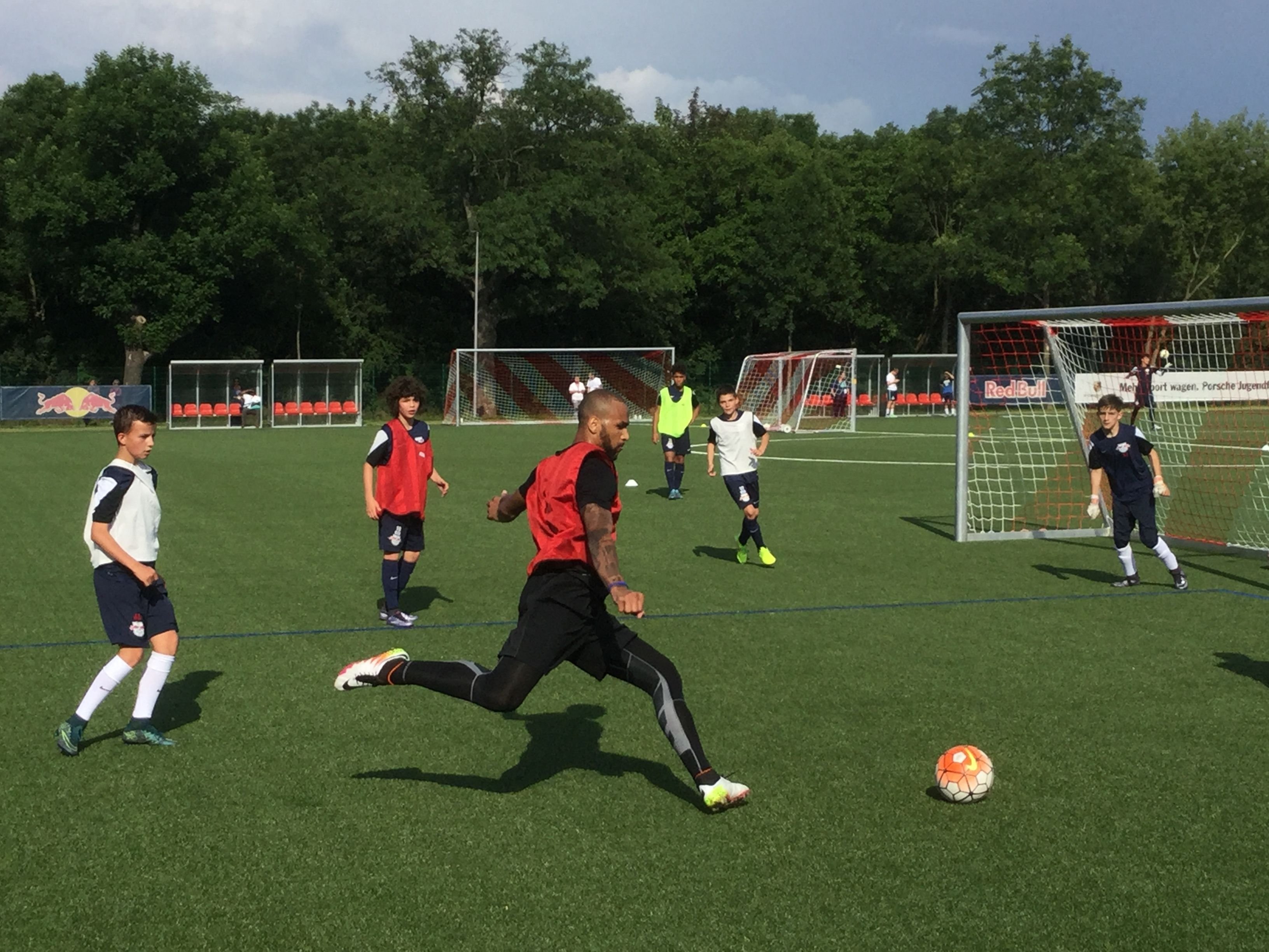 Terrence Boyd beim Training mi der U13 von RB Leipzig.