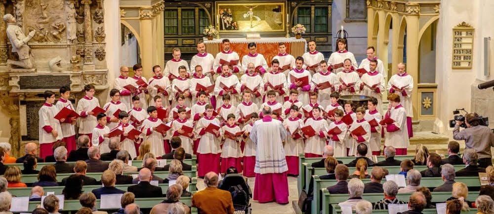 Der persönliche Chor des Papstes hat am Mittwochabend in der Wittenberger Stadtkirche und damit in der Predigtkirche Martin Luthers gesungen.