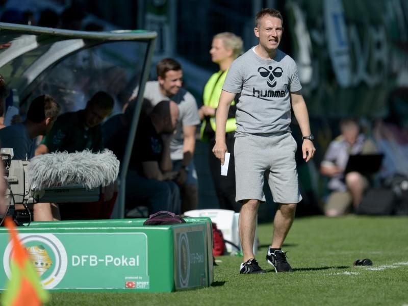 Lübecks Trainer Denny Skwierczynski wird von seinen Aufgaben entbunden. Foto: Daniel Reinhardt/Archiv