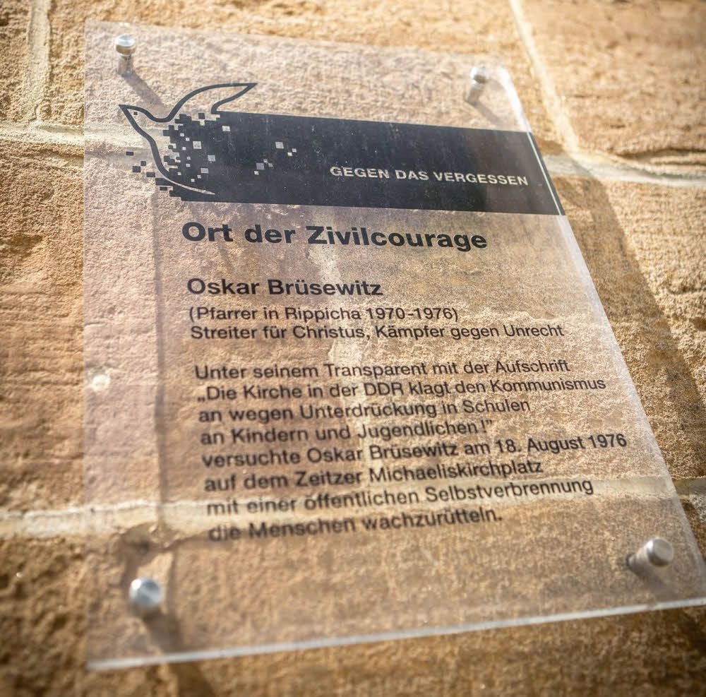 Eine Gedenktafel erinnert an den „Kämpfer gegen Unrecht“.