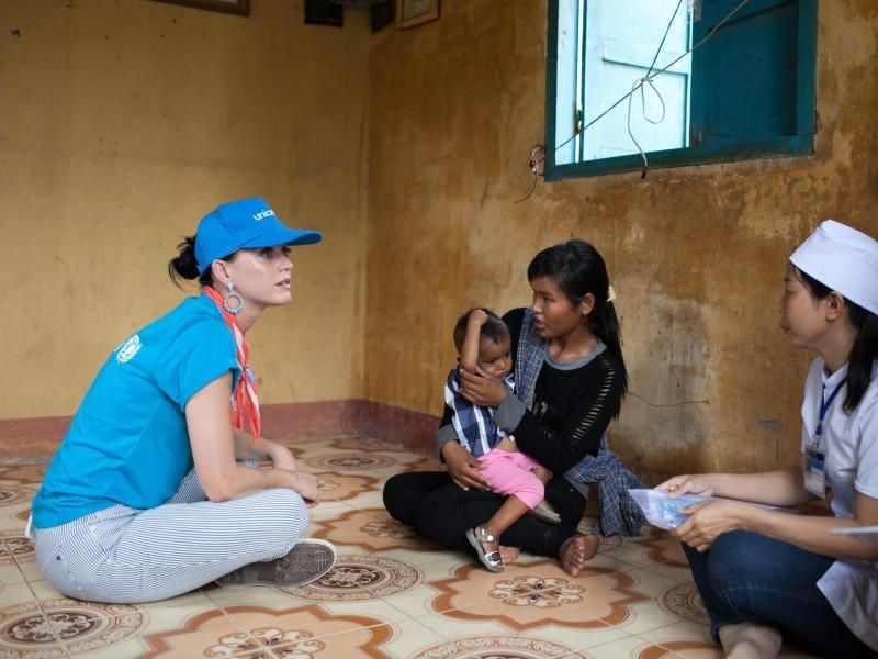 Katy Perry (l.) beim Besuch in Vietnam. Foto: Unicef