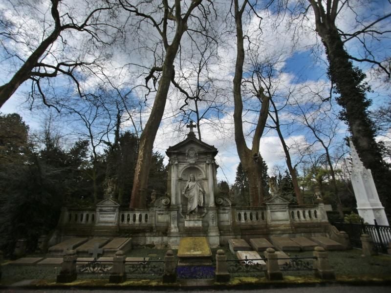 Der verstorbene FDP-Vorsitzende Guido Westerwelle wird auf dem Melatenfriedhof in Köln beigesetzt. Er war im Alter von 54 Jahren an den Folgen einer Leukämie-Erkrankung gestorben. Foto: Oliver Berg