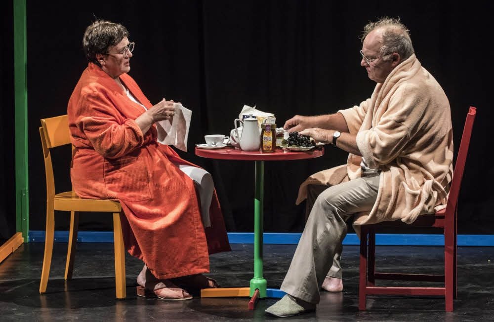 Ursula Marx und Winfried Wehrhan beim „Nahkampf“ am Frühstückstisch.