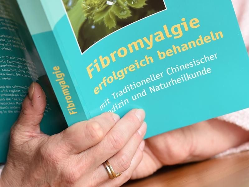 Das Fibromyalgie-Syndrom (FMS) ist nicht heilbar. Ziel der Therapie ist es, die Beschwerden zu lindern. Foto: Tobias Hase