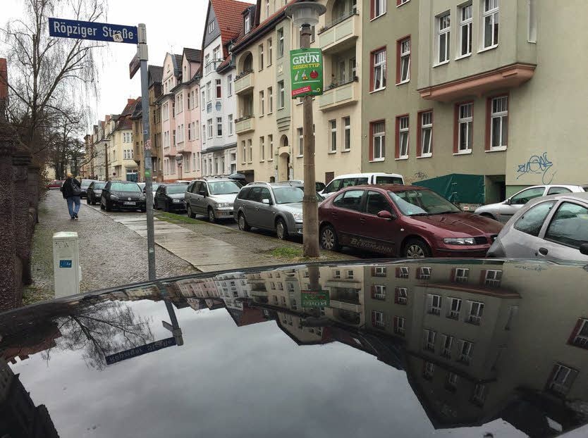 Das Parken auf den Gehwegen ist in vielen Bereichen der südlichen Innenstadt der einzige Ausweg für Anwohner.